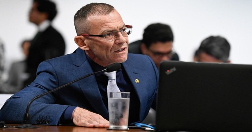 Projeto criminaliza porte de arma de brinquedo usada em ação criminosa