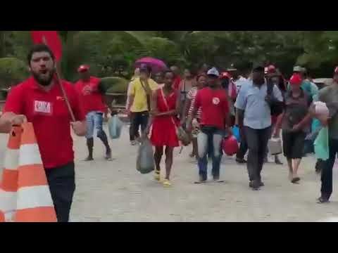 Carro do ministro Ricardo Salles é atacado na Bahia