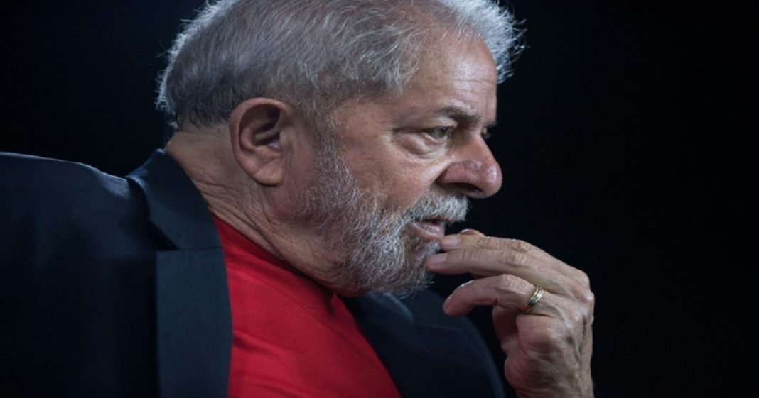 Lula diz à PF que não incitou ninguém a invadir triplex do Guarujá