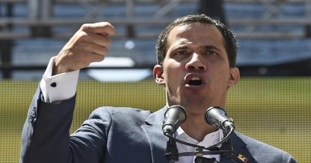 Guaidó sugere considerar todos cenários para restabelecer a democracia