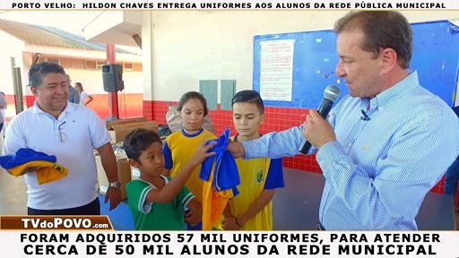 PREFEITO ENTREGA 57 MIL UNIFORMES
