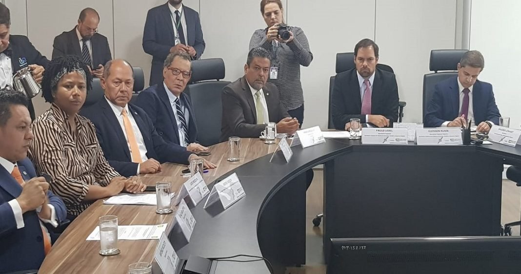 Silvia Cristina (PDT) participa de reuniões sobre a transposição dos servidores