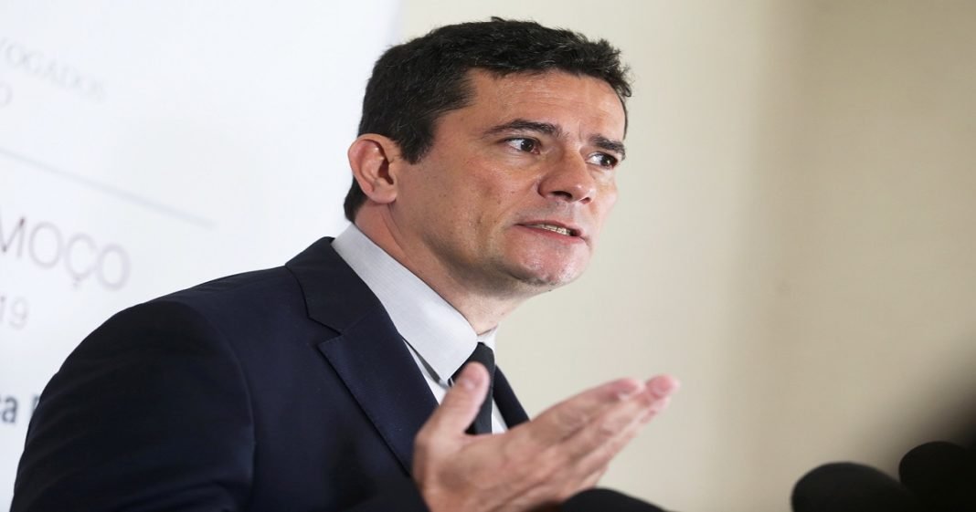 Moro diz que lei pode ser alterada para levar à Justiça comum crimes ligados ao caixa 2