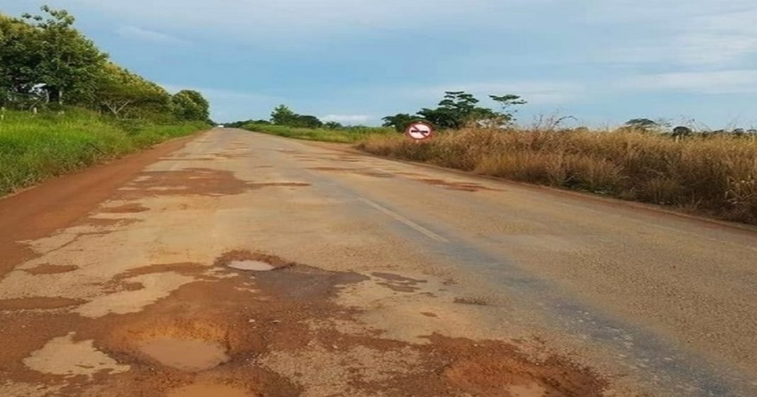 Justiça de RO determina sequestro de R$ 30,7 milhões de contas do Estado e DER por não restaurarem rodovia