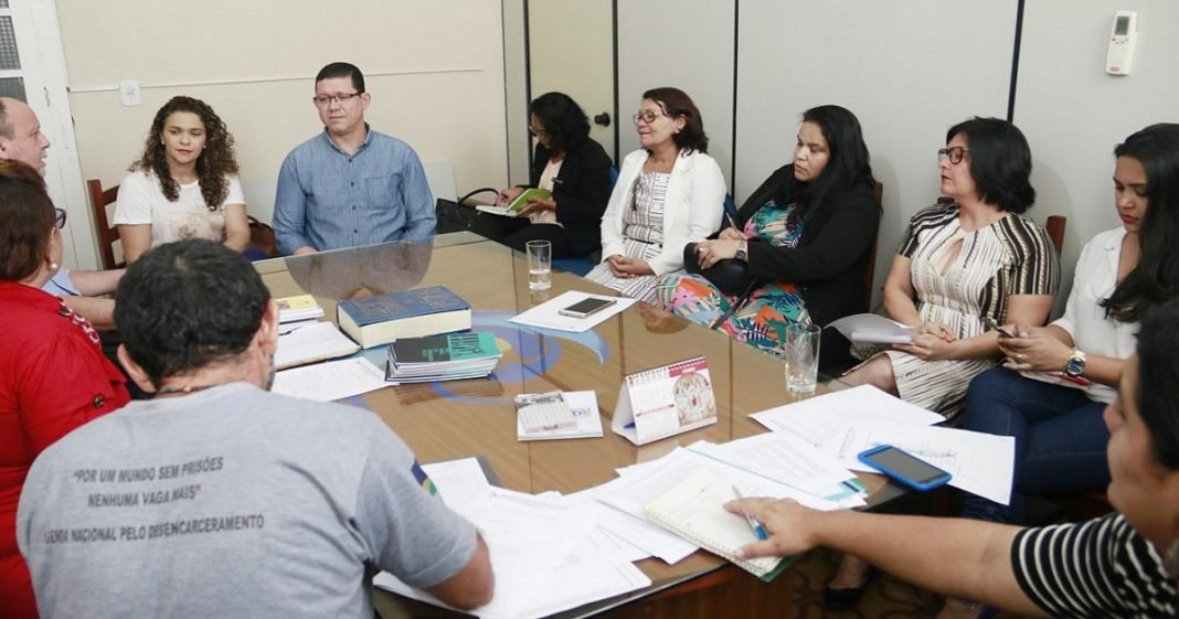 Pastoral Carcerária apresenta sugestões ao recém-inaugurado presídio durante reunião com governador