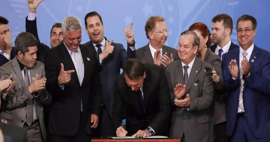 Comissão do Senado decide sobre proposta que visa suspender decreto das armas