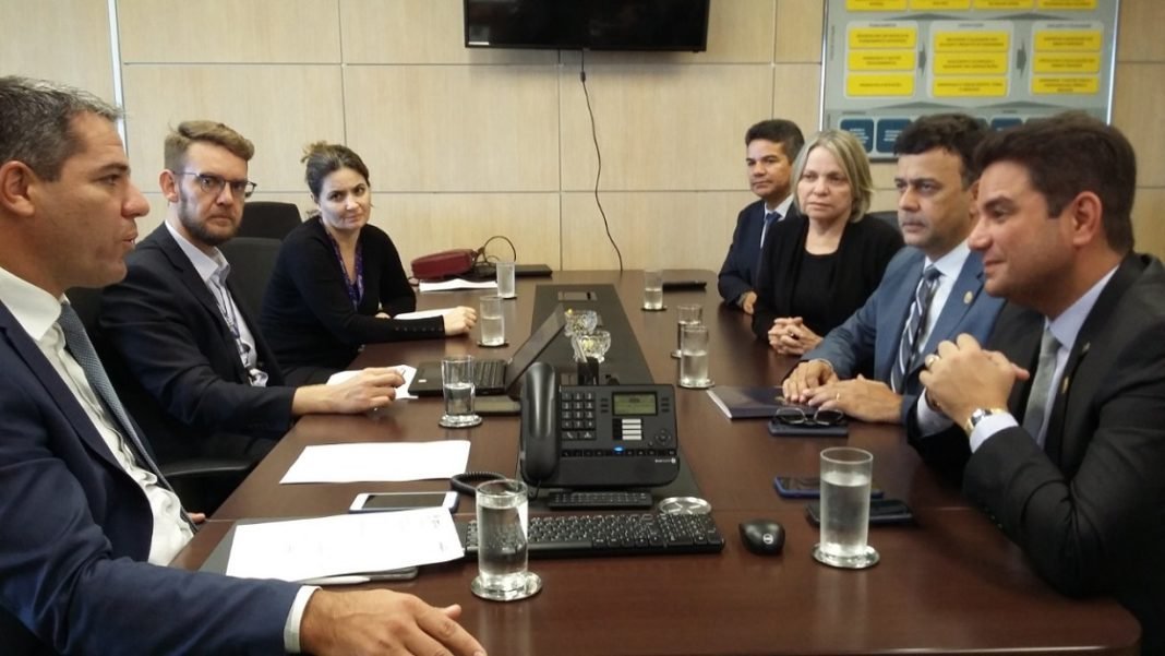 Governador do Acre pede agilidade em análise de projeto de anel viário e ponte de Brasileia