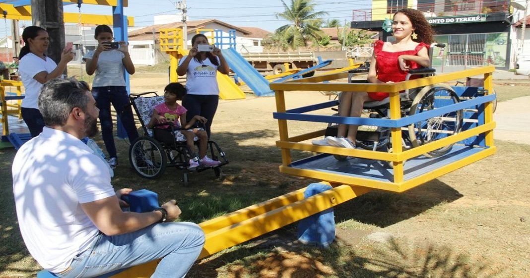 Ariquemes é o primeiro município de Rondônia a ter brinquedos adaptados para crianças com deficiência, instalados em espaços públicos.