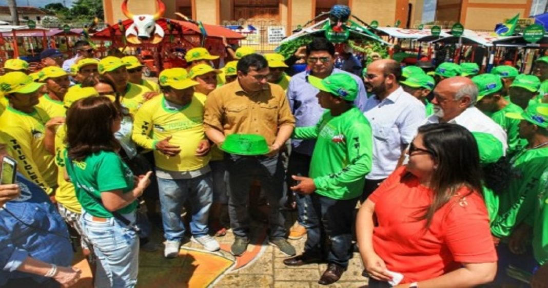 Governador do Amazonas inaugura “Turistódromo”, lança revista do Festival Folclórico de Parintins e abre atividades da Mostra de Artesanato