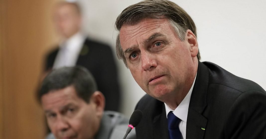 Bolsonaro volta a defender redução de sanção por falta de cadeirinha nos carros