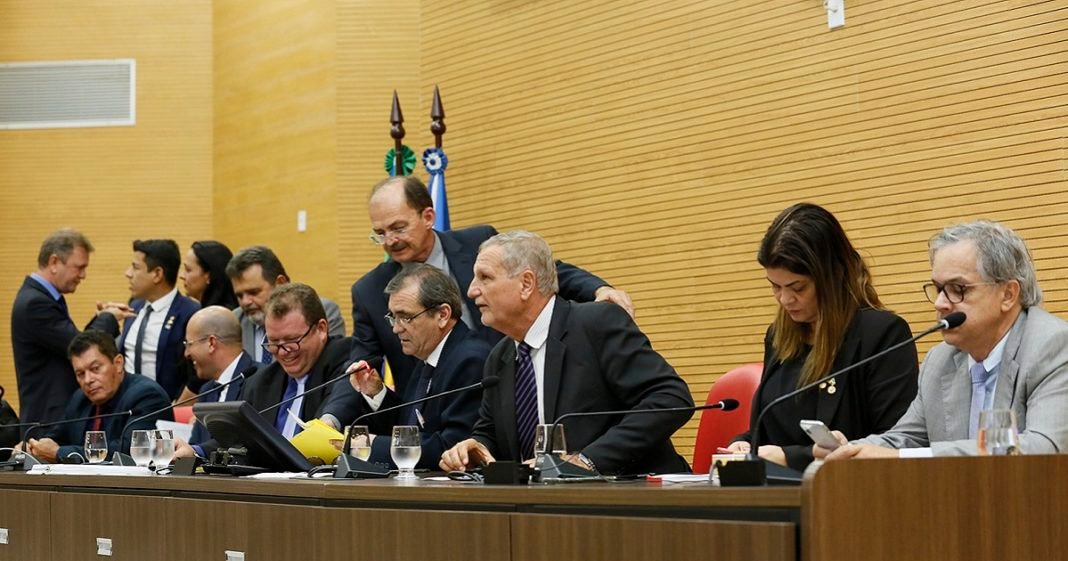 Assembleia Legislativa de Rondônia aprova LDO, últimos indicados para diretorias do Governo e entra em recesso