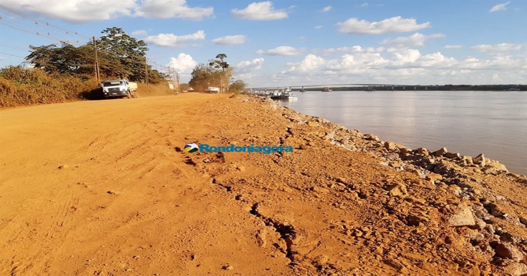 Estrada do Belmont volta a apresentar rachaduras em trecho onde foi construído muro de contenção