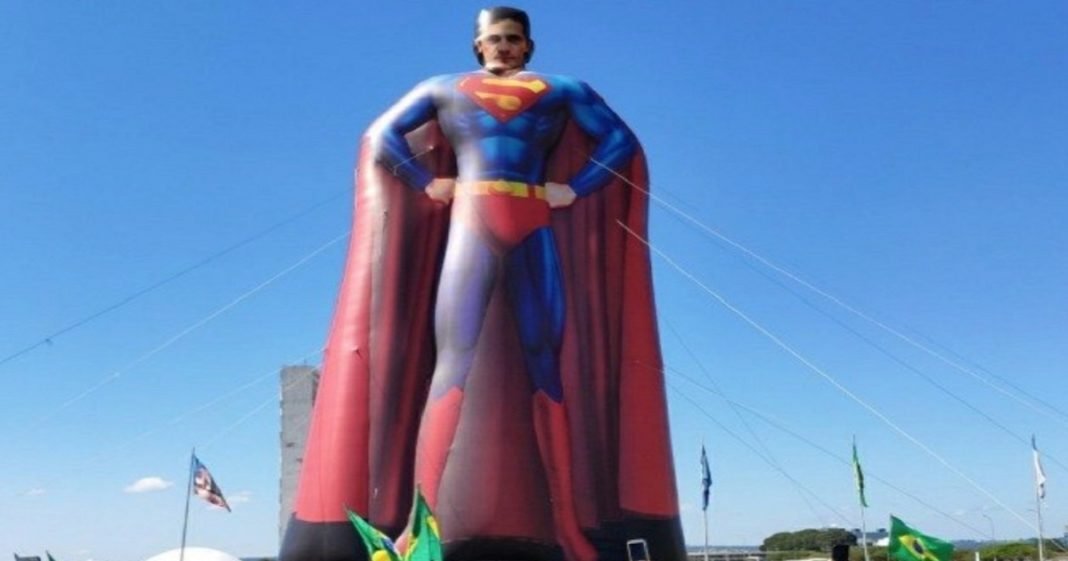 Moro no Senado: Manifestantes inflam Super-Moro e minimizam vazamento