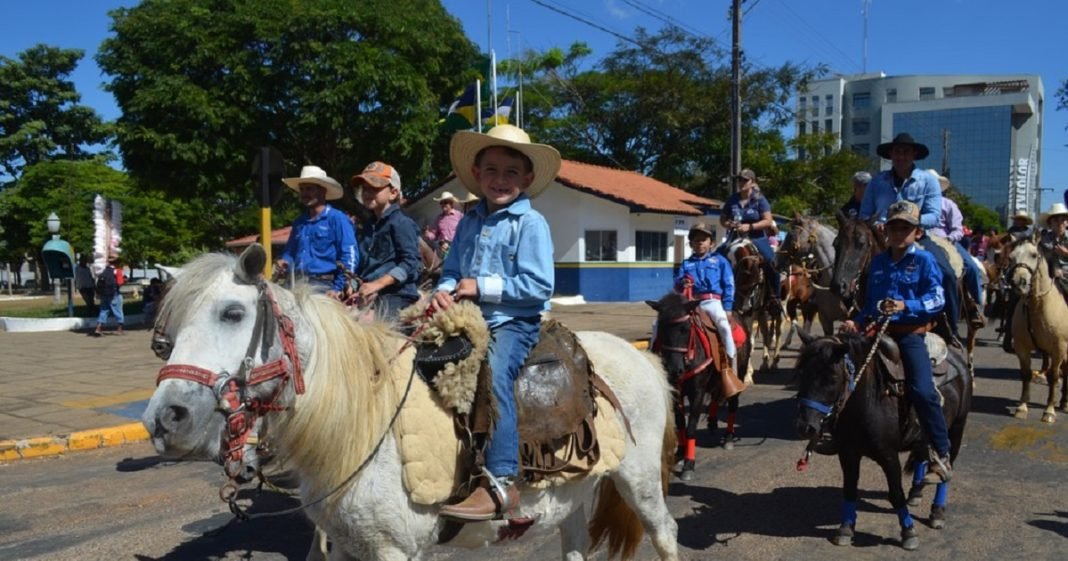 Cavalgada da Rondônia Rural Sul reúne centenas de cavaleiros em Vilhena