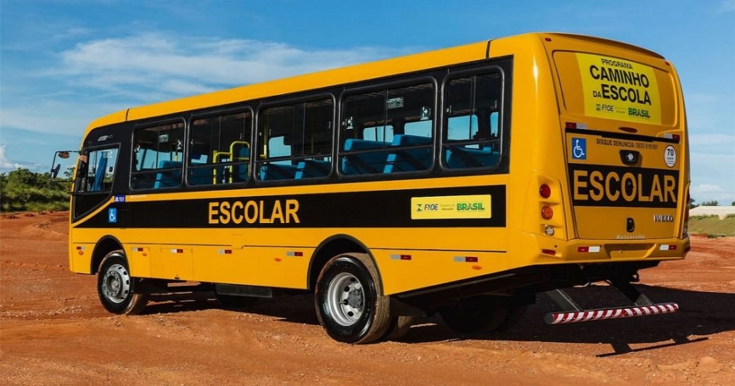 Metade das rotas de transporte escolar terrestre em Porto Velho são leiloadas no 1º dia de pregão