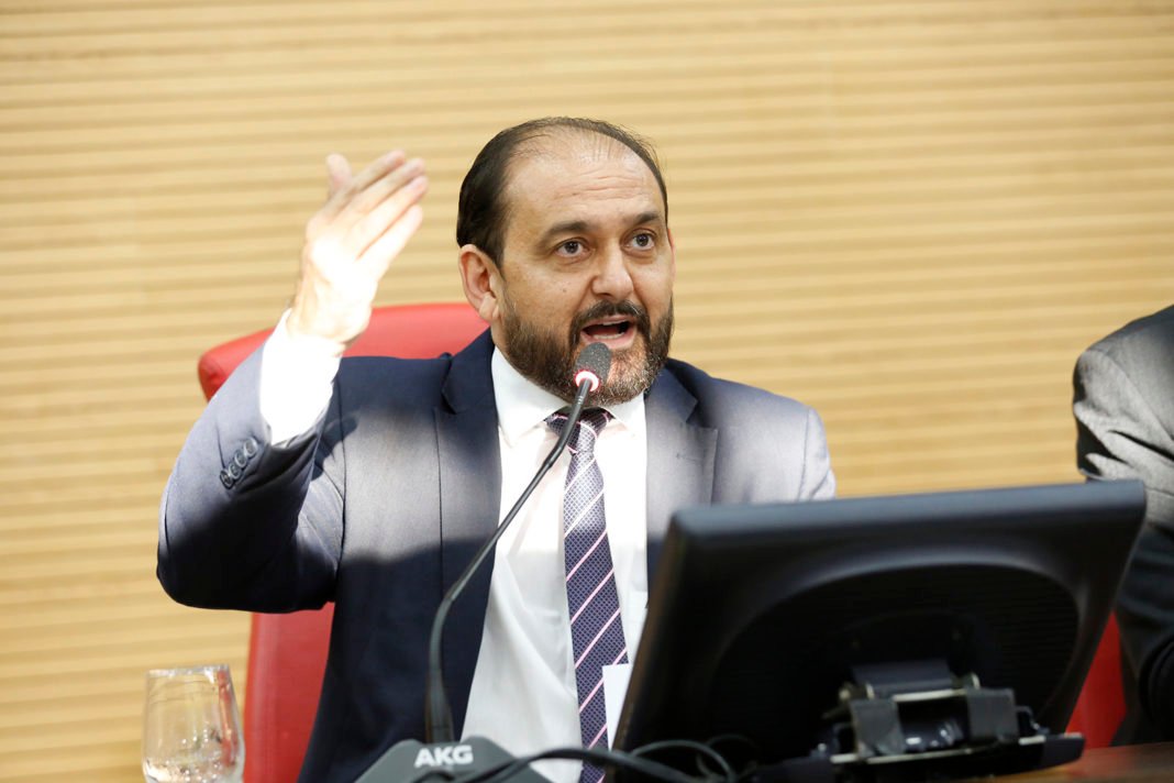 Aprovada pela Assembleia, Lei de Laerte Gomes proíbe cortes de energia sem notificação