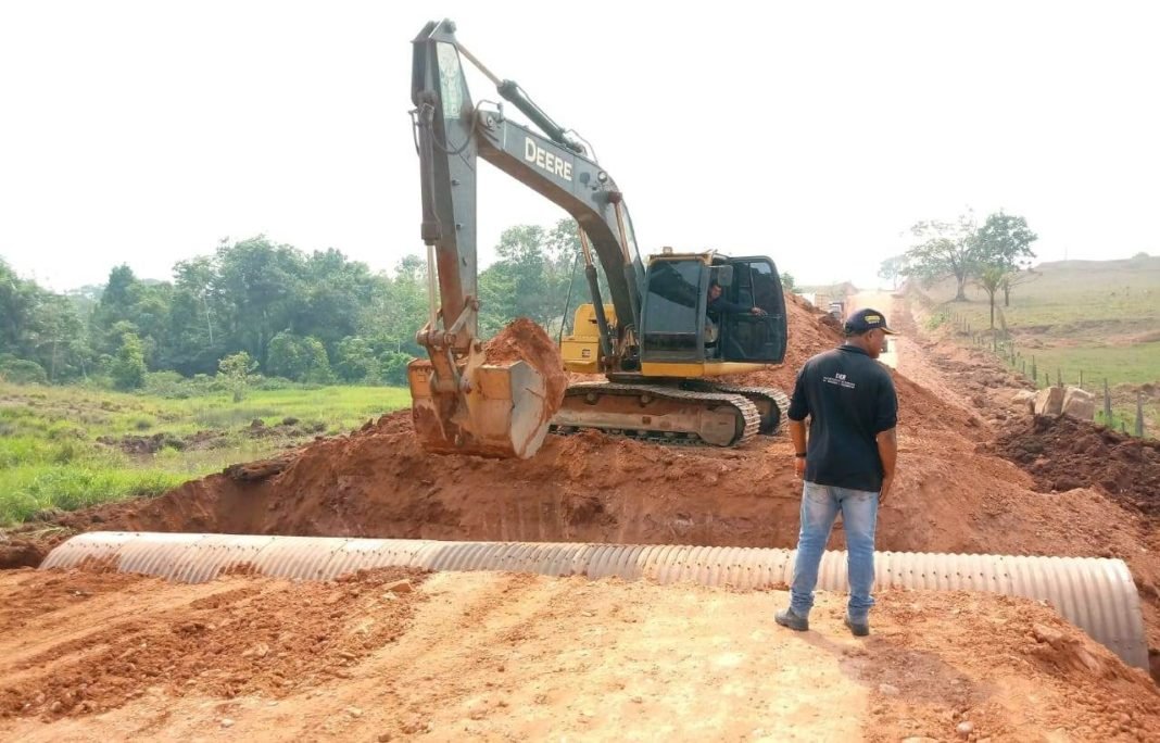 INFRAESTRUTURA | RO-370: DER trabalha na recuperação da Rodovia do Progresso