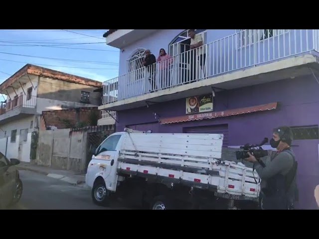 Operação policial faz buscas na casa de parentes de Queiroz em Belo Horizonte