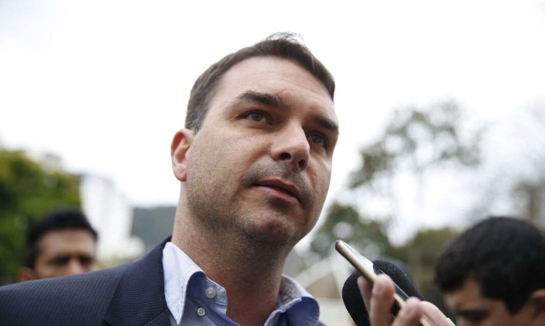 Em depoimento, Flavio Bolsonaro nega ter tomado conhecimento prévio de operação da PF