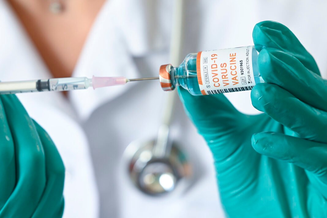 Voluntários começam a receber nesta terça 1ª dose da vacina contra Covid-19 do laboratório chinês