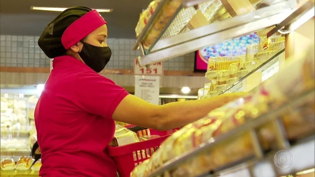 Trabalhador que teve contrato suspenso receberá 13º salário menor em 2020; veja como funciona