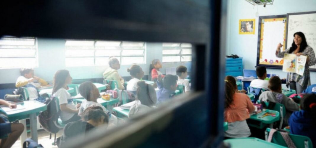 Orçamento: governo propõe manter gastos com Educação superiores aos de Defesa em 2021
