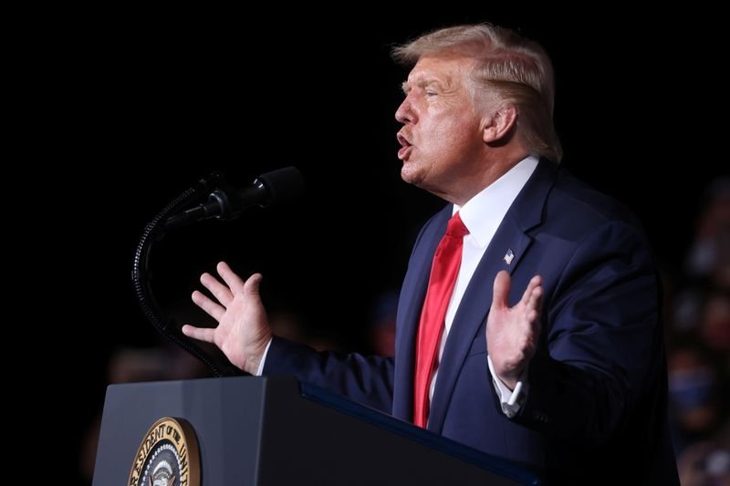 Trump diz que minimizou coronavírus pois não queria criar pânico, segundo livro de Bob Woodward