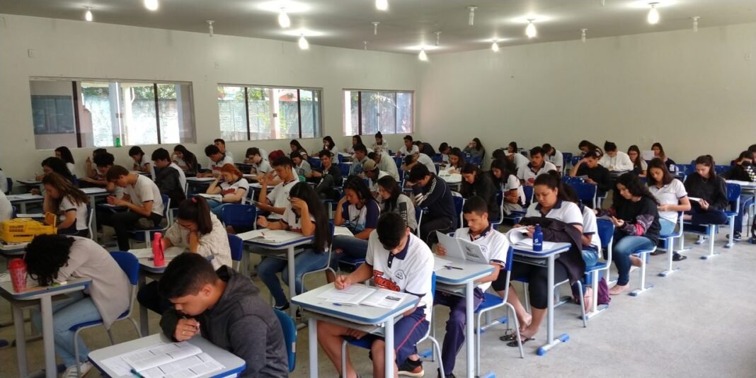Governo publica decreto e confirma suspensão de aulas até 3 de novembro