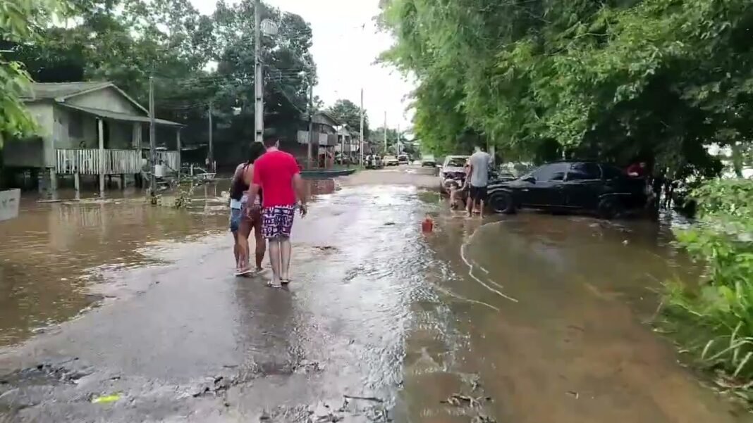Rio Machado em Ji-Paraná atinge Bairro Casa Preta com alagamento após fortes chuvas