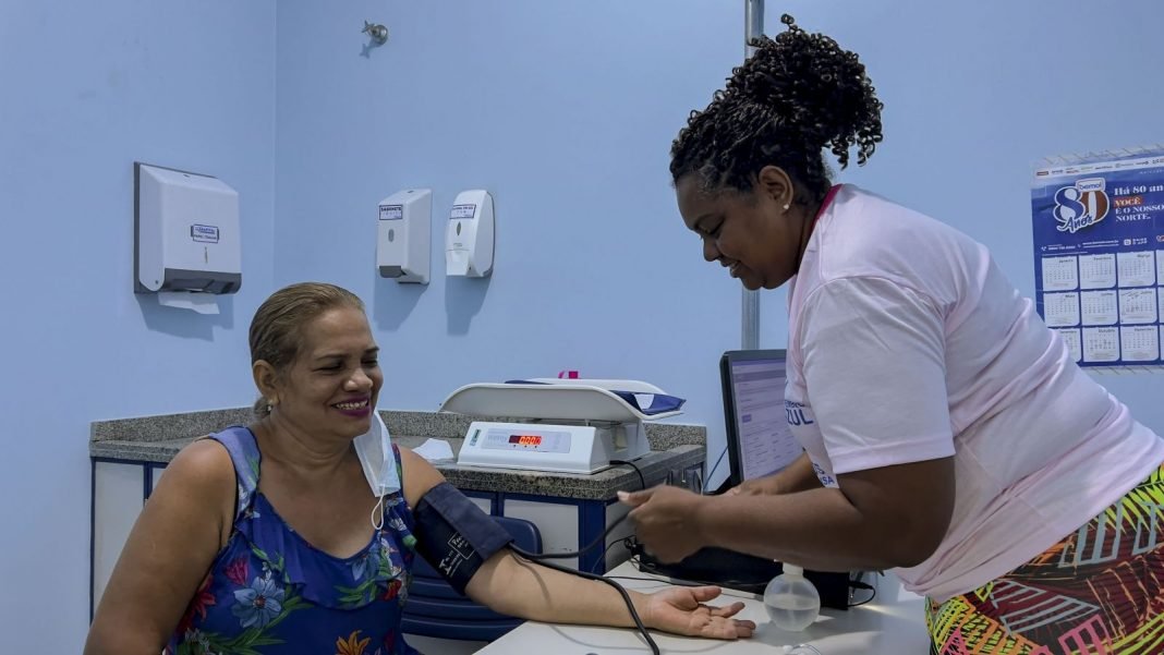 Exame preventivo do câncer de colo de útero é oferecido gratuitamente nas unidades de saúde