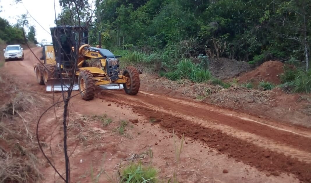 Prefeitura intensifica trabalhos de recuperação das estradas rurais em Porto Velho