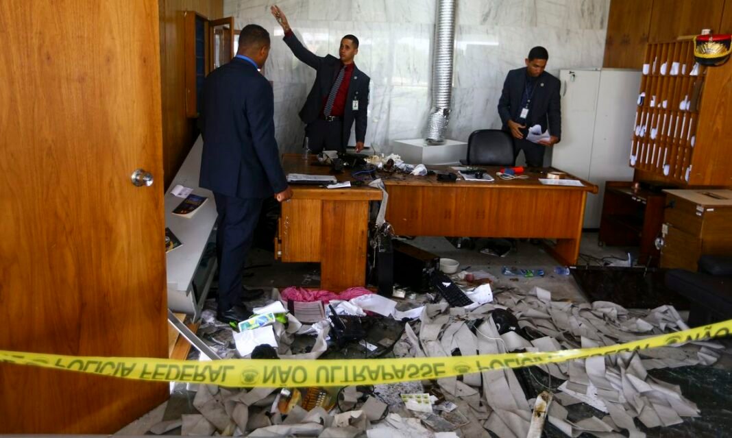 AGU pede bloqueio de bens de 40 presos em flagrante nos atos golpistas