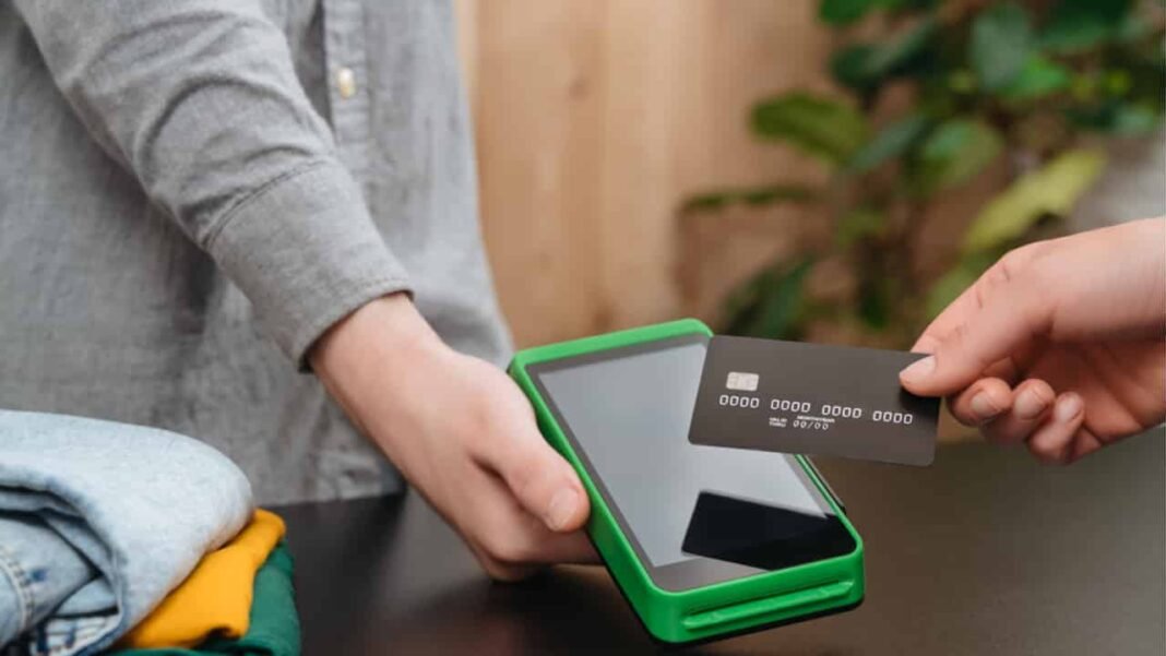 Novo golpe no cartão: entenda como funciona fraude no pagamento por aproximação e saiba como se proteger