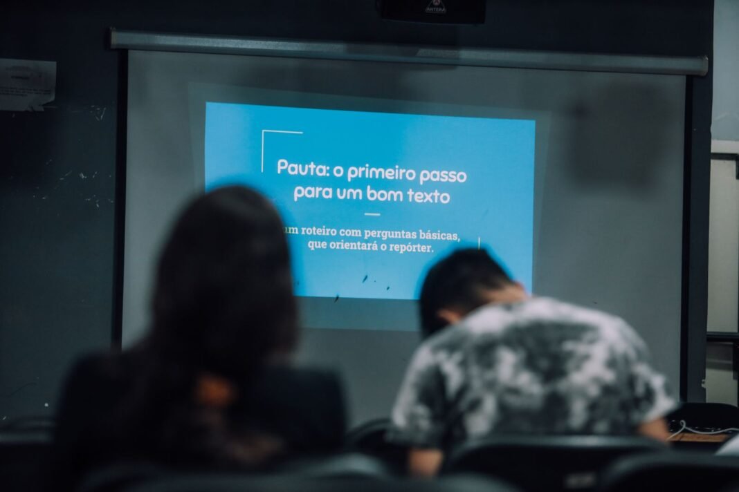 Cursos profissionalizantes são ofertados na Praça CEU