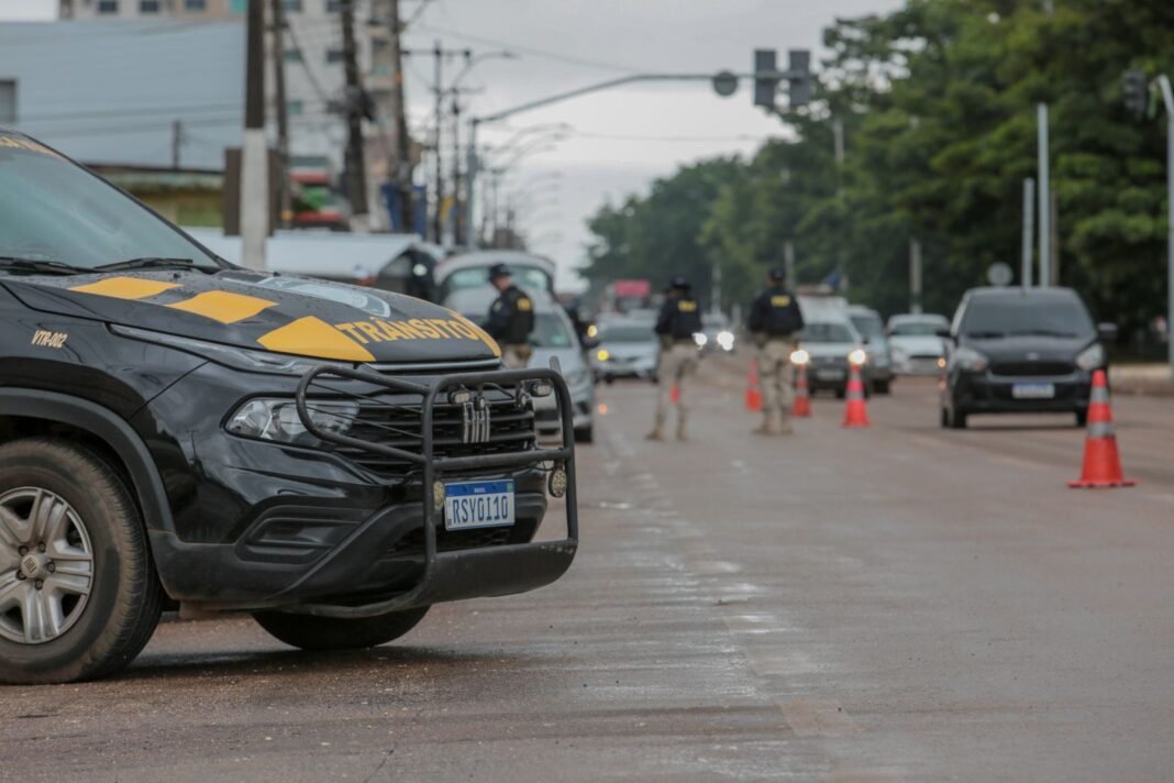 Períodos de volta às aulas e carnaval exigem atenção redobrada de motoristas e pedestres
