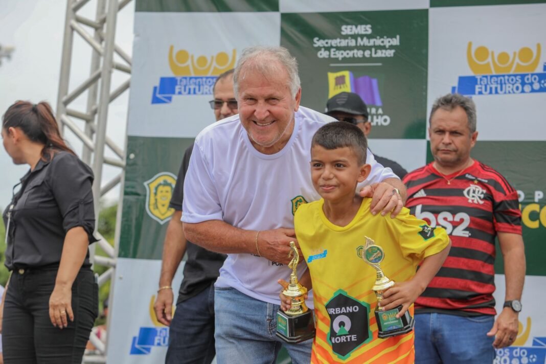 Aluno do Talentos do Futuro é selecionado por Zico para testes no Flamengo