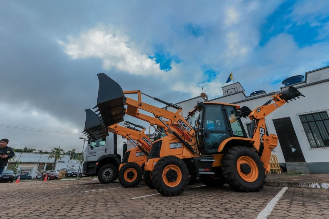 Prefeitura recebe maquinário para trabalhos de infraestrutura nos distritos de Porto Velho