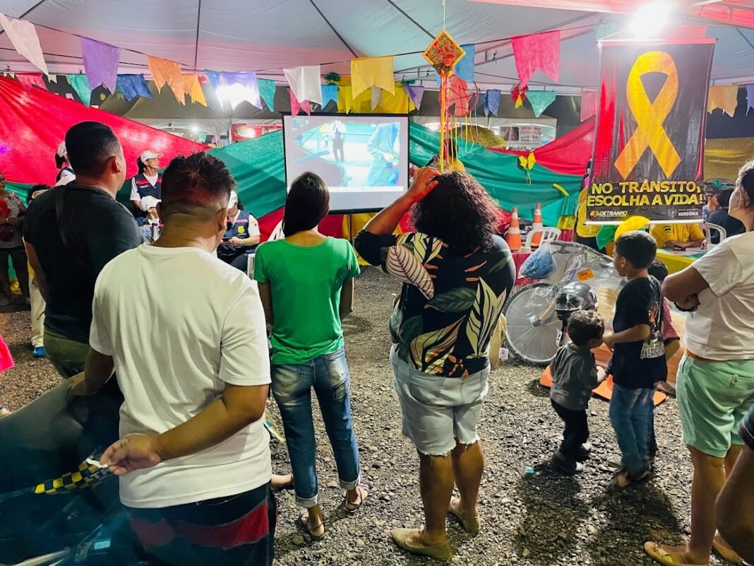 Detran reforça educação de trânsito para o público do Arraial Flor do Maracujá