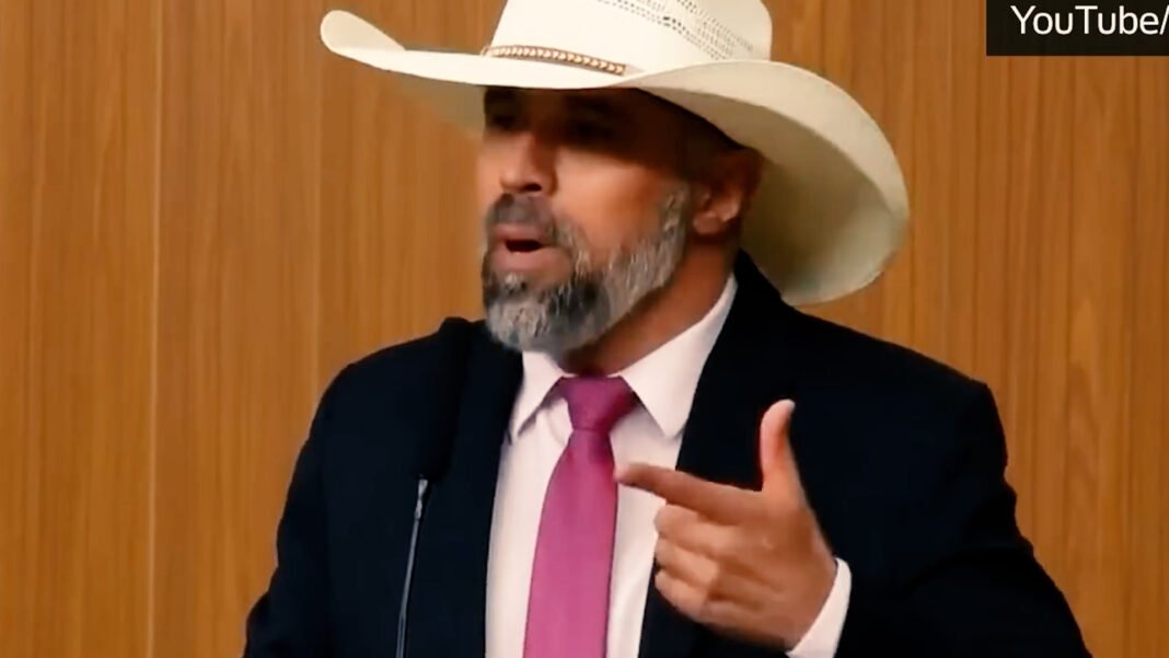 Vídeo: Deputado que disse que deveria estar preso PEDE ao STF para NÃO ser PRESO, a defesa do deputado enviou petição ao ministro Alexandre de Moraes.