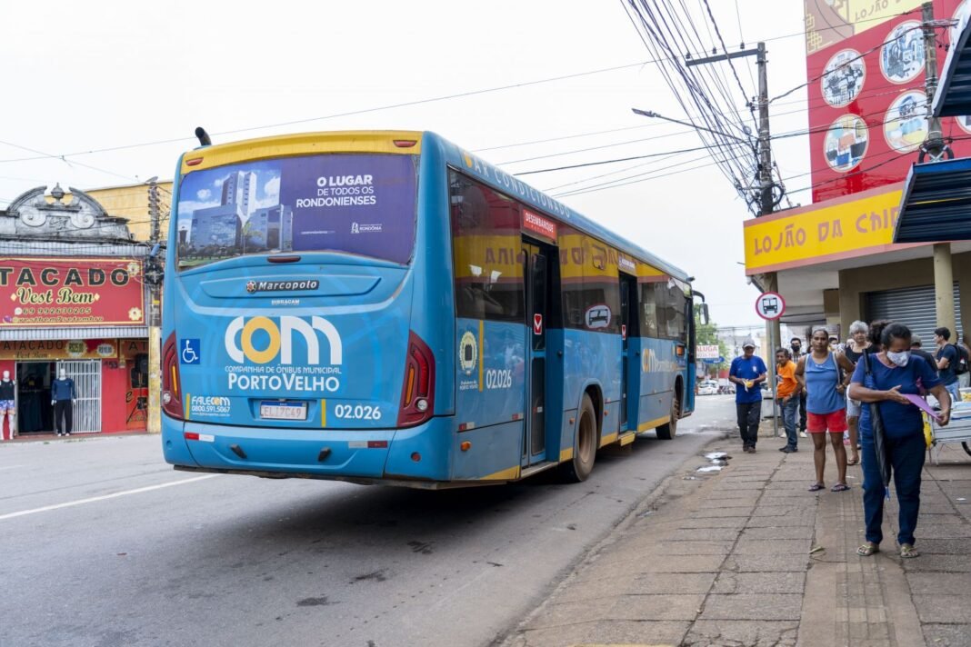 Prefeitura aumenta frota de ônibus para atender a população no Dia de Finados