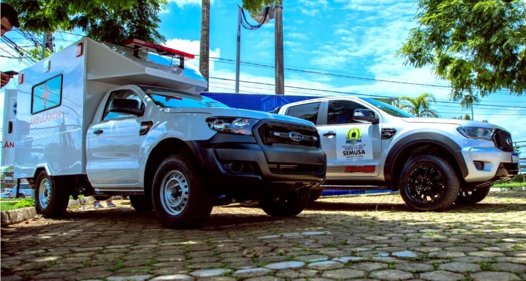 Vídeo: Prefeito Hildon Chaves entrega ambulância e duas caminhonetes para reforçar a saúde na zona rural de Porto Velho