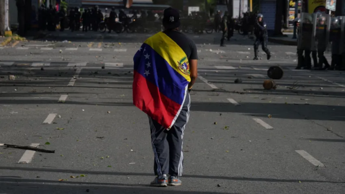 Tensão na Venezuela aumenta após convocação de protestos em meio a incerteza eleitoral