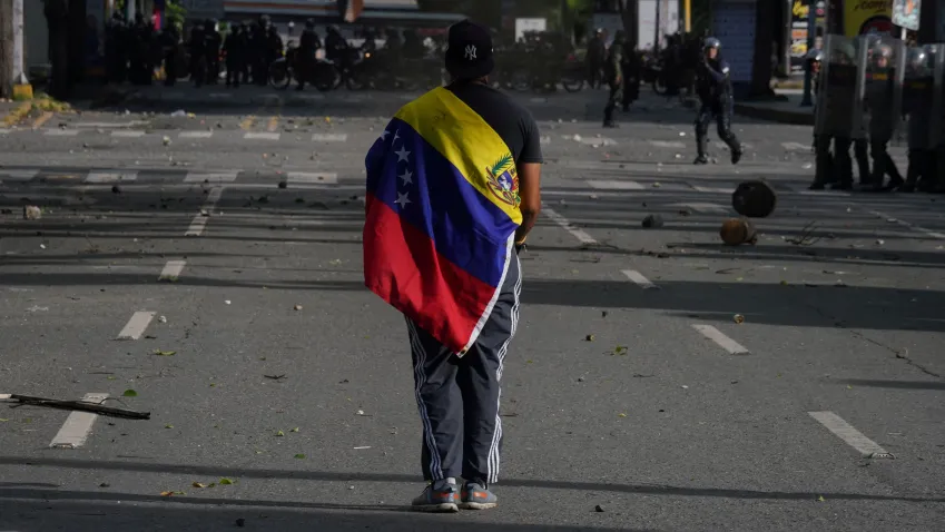 Tensão na Venezuela aumenta após convocação de protestos em meio a incerteza eleitoral