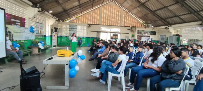 Crise hídrica em Rondônia nas escolas com alunos em ação educativa sobre preservação da água