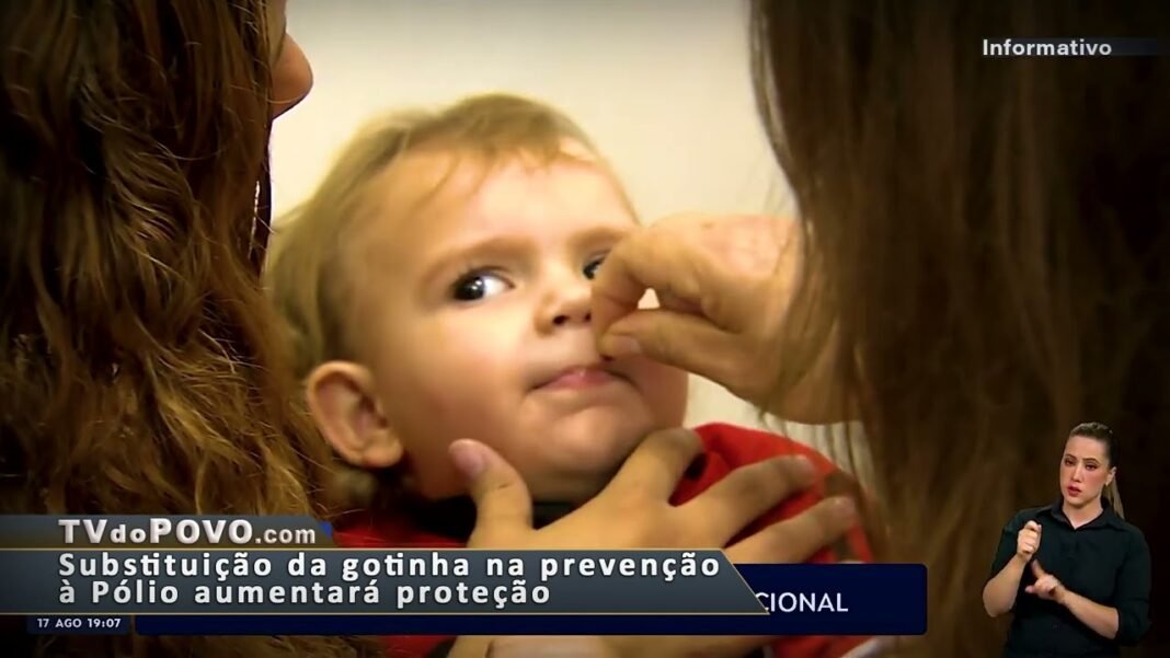 Vacina da pólio aplicada por via injetável em campanha de imunização infantil