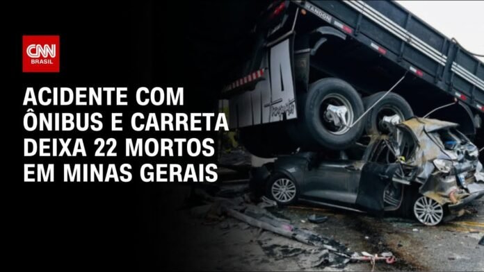 Acidente entre ônibus carreta e carro em Minas Gerais deixa mortos na BR-116