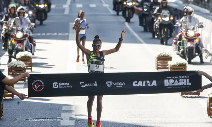 A brasileira Nubia de Oliveira Silva conquistou o terceiro lugar na São Silvestre 2024, encerrando um jejum de três anos sem pódio feminino para o Brasil. Veja os detalhes da prova.