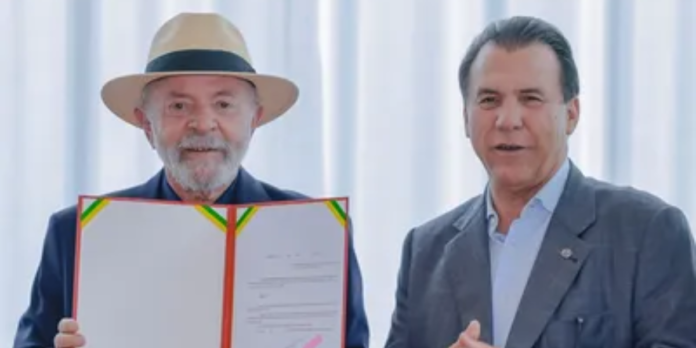 O presidente Lula assinou decreto que fixa o salário mínimo em R$ 1.518 a partir de janeiro de 2025, garantindo aumento real acima da inflação. Saiba mais sobre o impacto na economia.