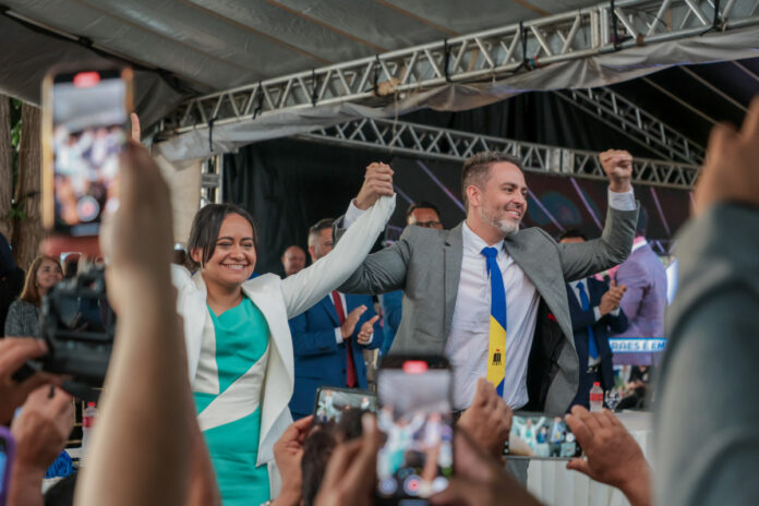 Cerimônia de posse em Porto Velho reuniu grande público e autoridades na histórica Madeira-Mamoré. Léo Moraes e Magna dos Anjos assumem mandato.