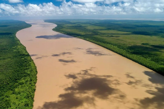 Conheça o Plano Rios Livres da Amazônia, projeto de lei que visa conservar rios e promover transporte hidroviário sustentável na região. Saiba mais!